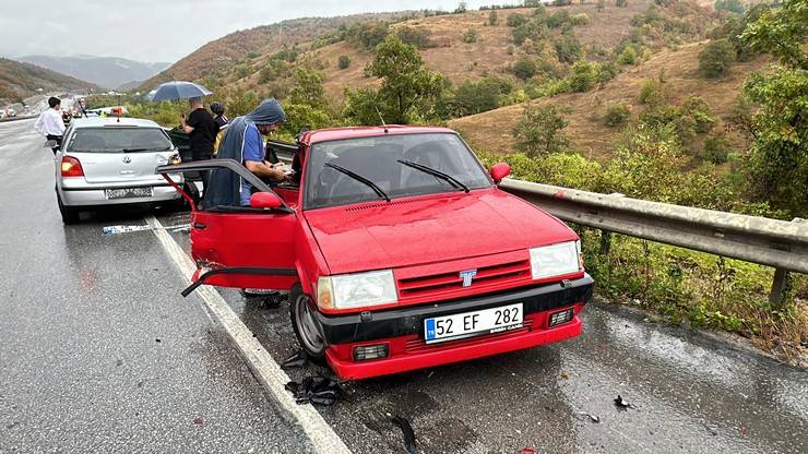 Samsun'da sağanak yağış kazaya neden oldu 3 ölü, 2 si ağır 10 yaralı 22