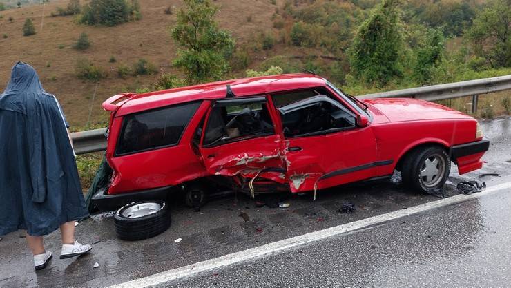 Samsun'da sağanak yağış kazaya neden oldu 3 ölü, 2 si ağır 10 yaralı 8