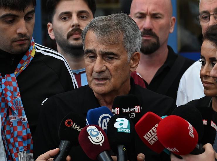 Şenol Güneş, Trabzon'da çiçeklerle karşılandı 13