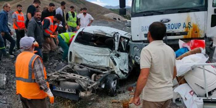 Rize Plakalı Araç Kaza Yaptı 3 Ölü, 1'i Ağır 2 Yaralı