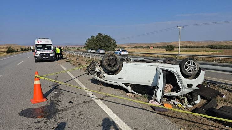 Trafik kazasında polis çift hayatını kaybetti, 2 çocukları yaralandı 1