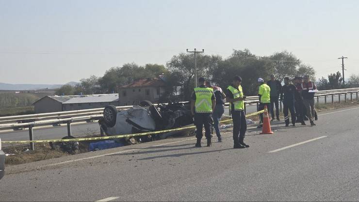 Trafik kazasında polis çift hayatını kaybetti, 2 çocukları yaralandı 5