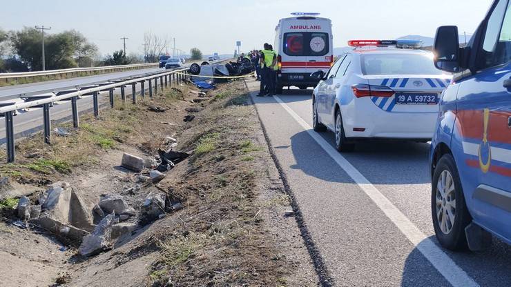 Trafik kazasında polis çift hayatını kaybetti, 2 çocukları yaralandı 7