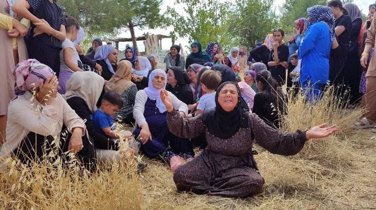 Diyarbakır'da ölü bulunan Narin Güran son yolculuğuna uğurlandı 18