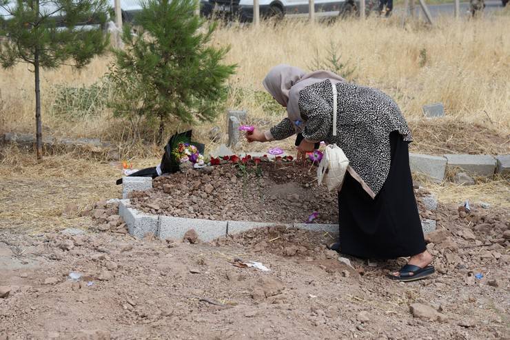 Diyarbakır'da ölü bulunan Narin Güran son yolculuğuna uğurlandı 20