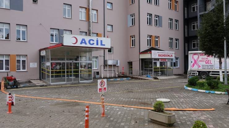 Sel suları çekildi, Araklı çamur deryasına döndü 10