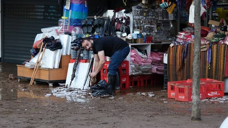 Sel suları çekildi, Araklı çamur deryasına döndü 3