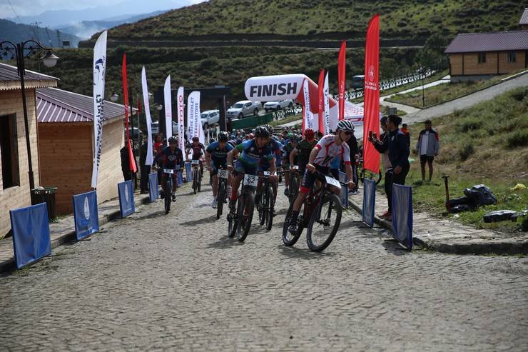 Rize'de Uluslararası MTB Cup Dağ Bisikleti Yarışları yapıldı 1