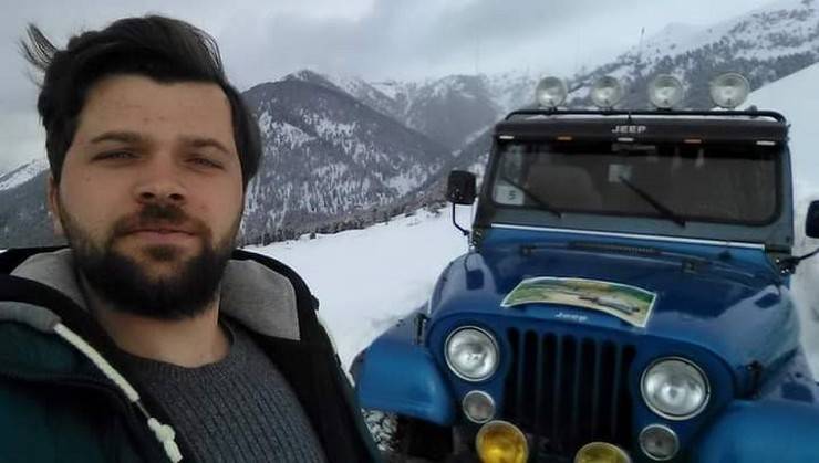 Artvin’de iş makinesi yüklü kamyon uçuruma yuvarlandı: 2 ölü 4