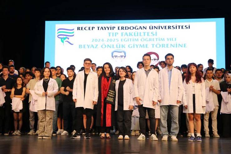 RTEÜ Tıp Fakültesi Öğrencileri Önlüklerini Giydi 12