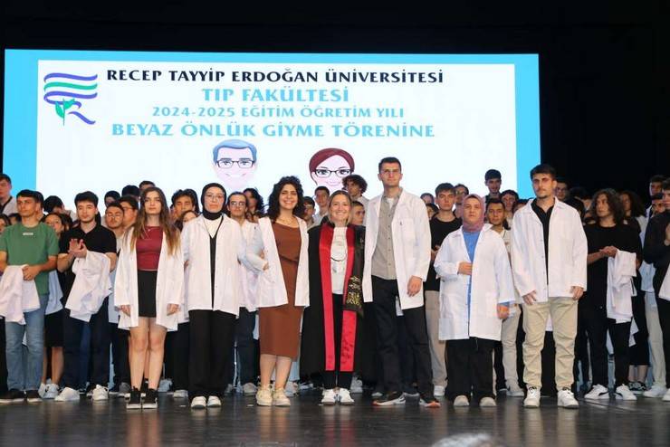 RTEÜ Tıp Fakültesi Öğrencileri Önlüklerini Giydi 16