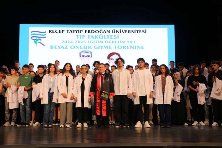 RTEÜ Tıp Fakültesi Öğrencileri Önlüklerini Giydi 21