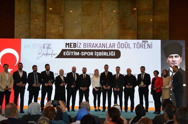 MEBİZ İz Bırakanlar ve Tercihim Rize Ödül Töreni Gerçekleştirildi 21