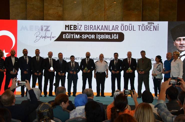 MEBİZ İz Bırakanlar ve Tercihim Rize Ödül Töreni Gerçekleştirildi 22