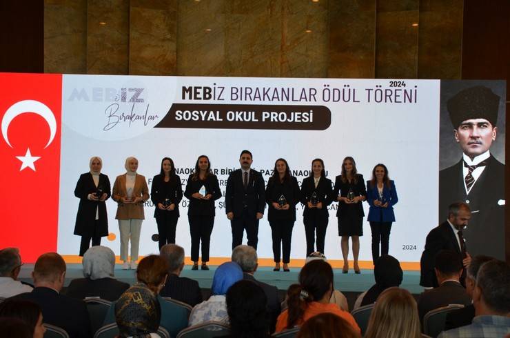 MEBİZ İz Bırakanlar ve Tercihim Rize Ödül Töreni Gerçekleştirildi 23