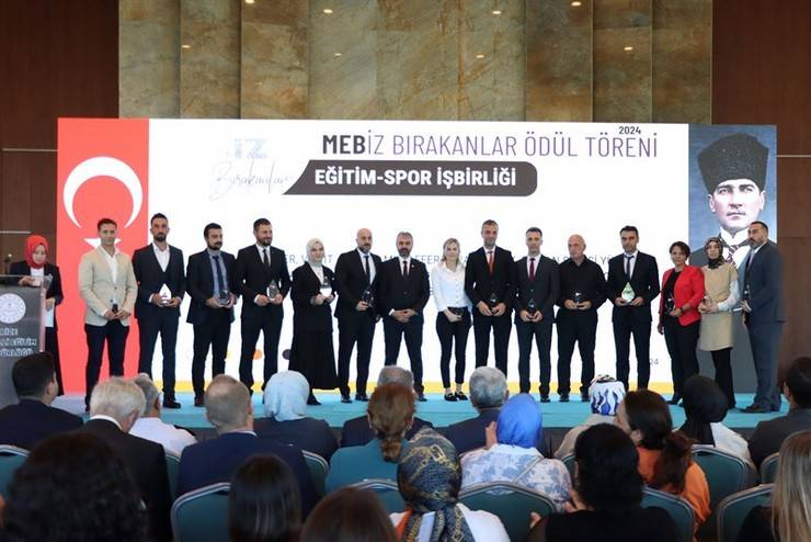 MEBİZ İz Bırakanlar ve Tercihim Rize Ödül Töreni Gerçekleştirildi 54