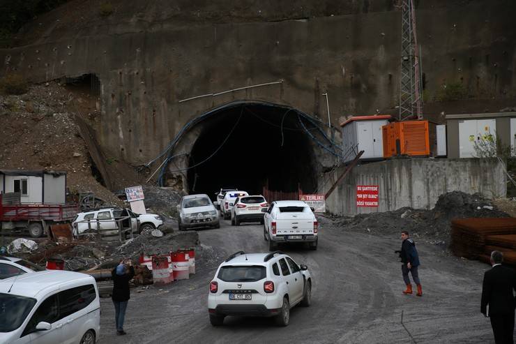 Rize ve Erzurum valileri, Ovit bağlantı yollarında incelemede bulundu 4