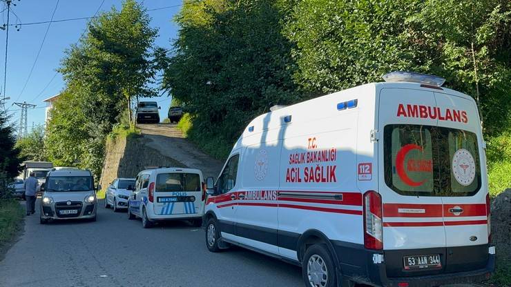 Rize'de babasını bıçakla öldürdü, annesini yaraladı 2