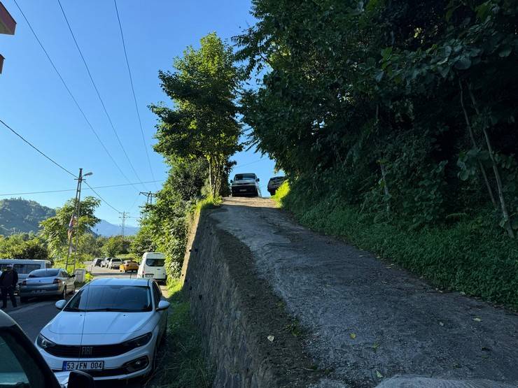 Rize'de babasını bıçakla öldürdü, annesini yaraladı 5