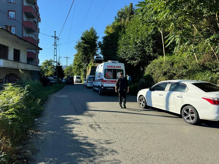 Rize'de babasını bıçakla öldürdü, annesini yaraladı 6