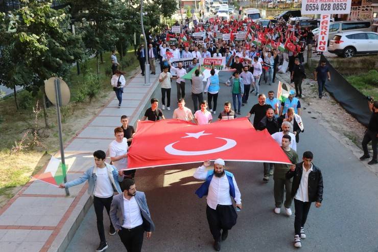 Rize’de “Direnişin Simgesi Gazze Yürüyüşü” sloganıyla Filistin'e destek yürüyüşü düzenlendi 1