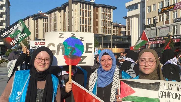 Rize’de “Direnişin Simgesi Gazze Yürüyüşü” sloganıyla Filistin'e destek yürüyüşü düzenlendi 13