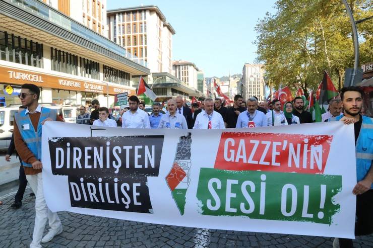 Rize’de “Direnişin Simgesi Gazze Yürüyüşü” sloganıyla Filistin'e destek yürüyüşü düzenlendi 14