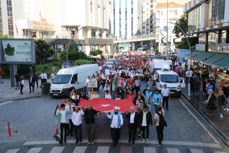 Rize’de “Direnişin Simgesi Gazze Yürüyüşü” sloganıyla Filistin'e destek yürüyüşü düzenlendi 3