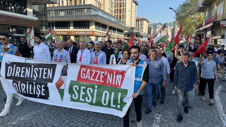 Rize’de “Direnişin Simgesi Gazze Yürüyüşü” sloganıyla Filistin'e destek yürüyüşü düzenlendi 4