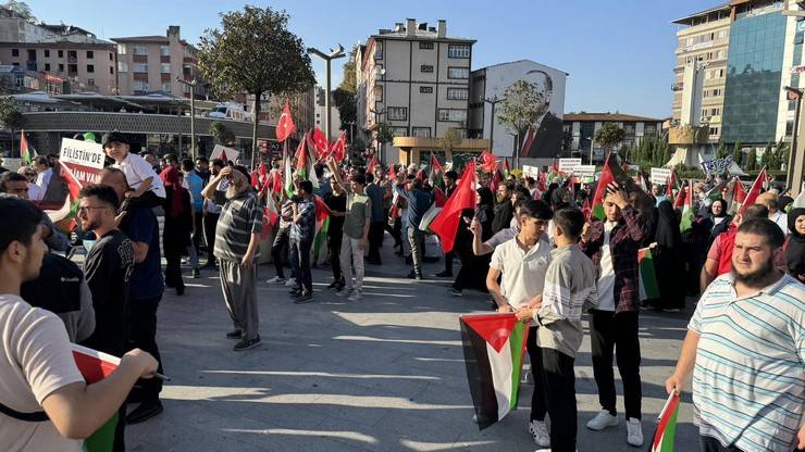 Rize’de “Direnişin Simgesi Gazze Yürüyüşü” sloganıyla Filistin'e destek yürüyüşü düzenlendi 7