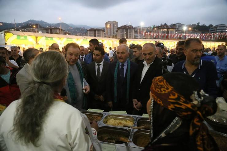 Rize’de 4. Gastronomi Günleri Coşkusu: Rize'nin Kalbi Gündüz Lezzetlerle, Akşam Konserlerle Attı! 1