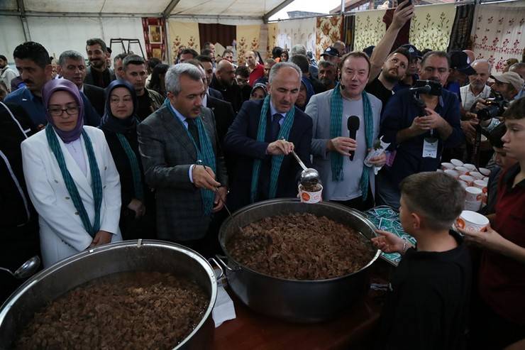 Rize’de 4. Gastronomi Günleri Coşkusu: Rize'nin Kalbi Gündüz Lezzetlerle, Akşam Konserlerle Attı! 4