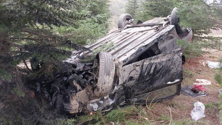 Rize'ye cenazeye gelenlerin bulunduğu otomobil takla attı: 3 yaralı 5