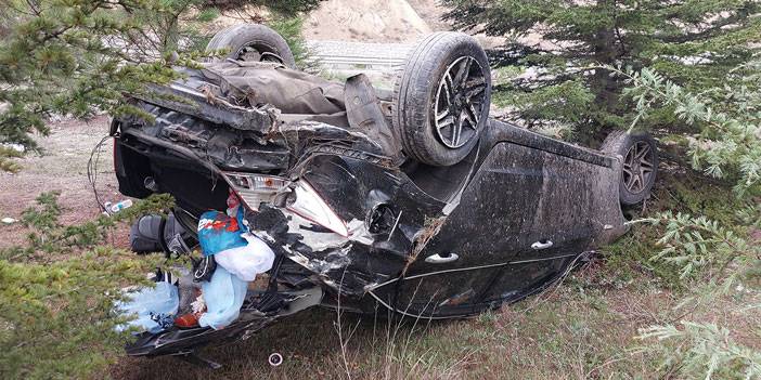 Rize'ye cenazeye gelenlerin bulunduğu otomobil takla attı: 3 yaralı