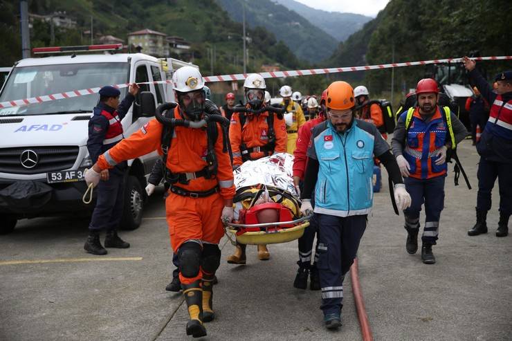 Rize'de maden sahasında yangın söndürme ve arama kurtarma tatbikatı gerçekleştirildi 10