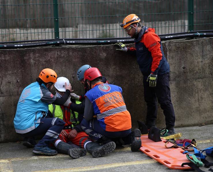 Rize'de maden sahasında yangın söndürme ve arama kurtarma tatbikatı gerçekleştirildi 9