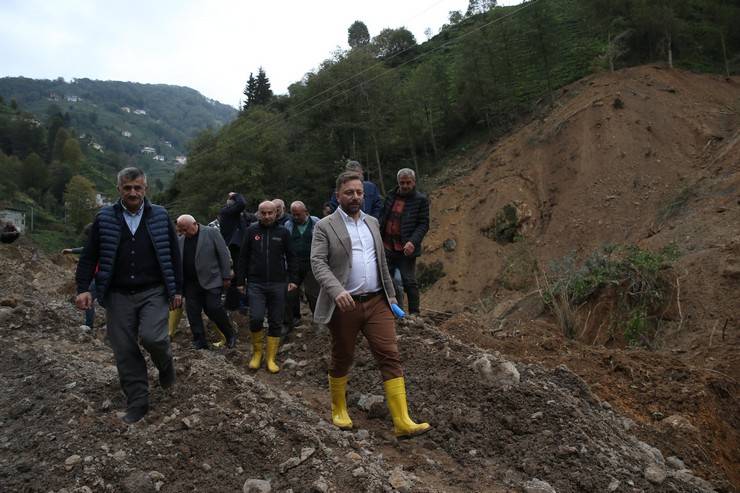 Milletvekili Avcı, heyelan yaşanan köyde incelemelerde bulundu 12