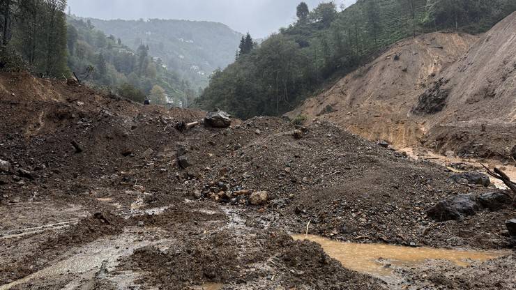 Rize'de sağanak hayatı olumsuz etkiledi 1