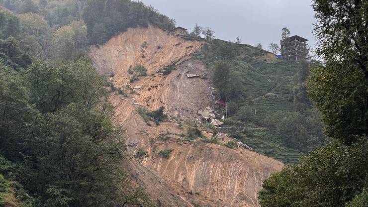 Rize'de sağanak hayatı olumsuz etkiledi 10