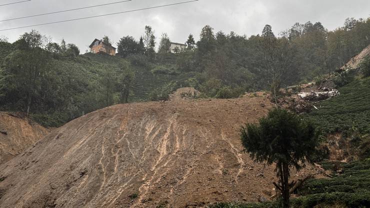 Rize'de sağanak hayatı olumsuz etkiledi 5