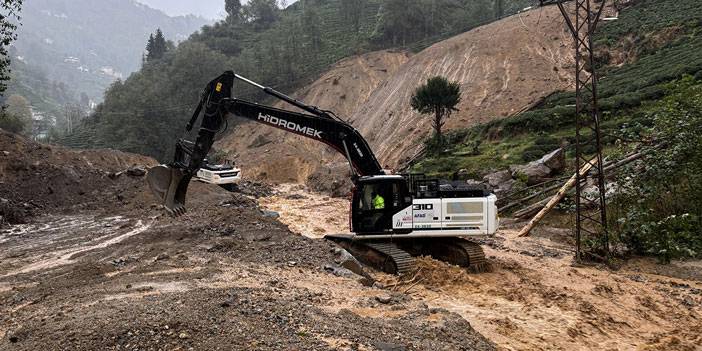 Rize'de sağanak hayatı olumsuz etkiledi