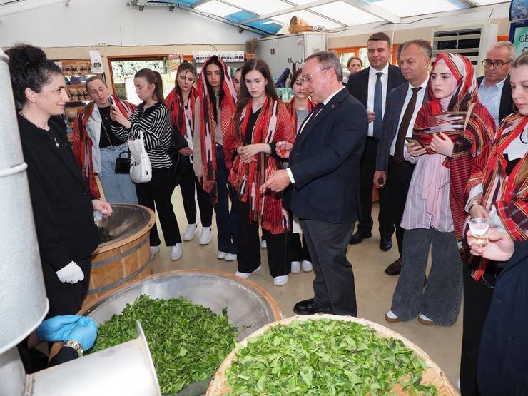 Makedonyalı Türk Gençler ÇAYKUR'un konuğu oldu 12