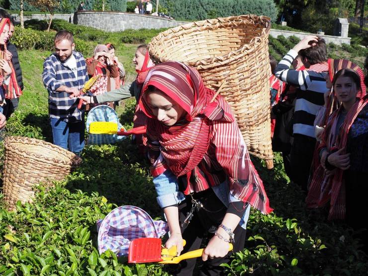 Makedonyalı Türk Gençler ÇAYKUR'un konuğu oldu 14