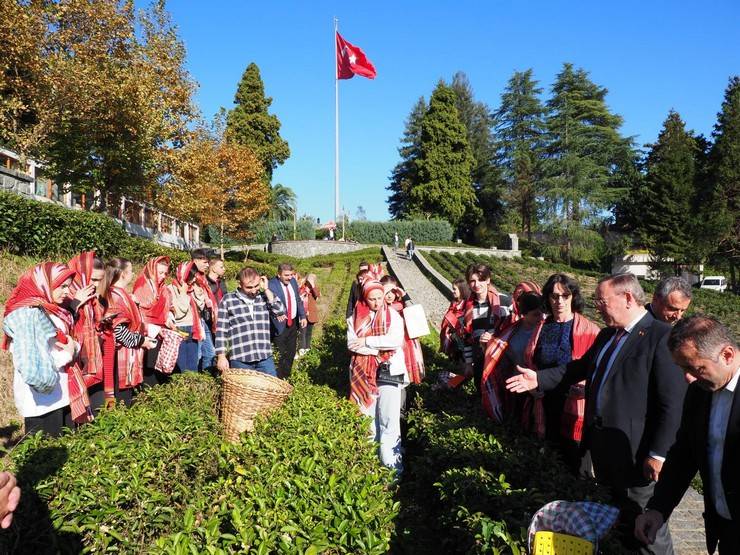 Makedonyalı Türk Gençler ÇAYKUR'un konuğu oldu 15