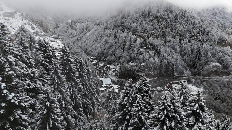 Rize'nin yüksek kesimlerine kar yağdı 6