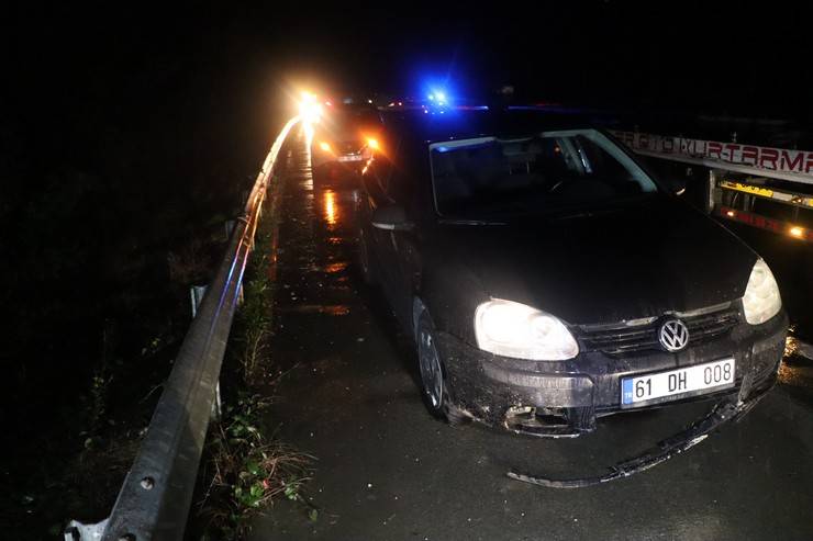 Karadeniz Sahil Yolu heyelan nedeniyle tek yönlü trafiğe kapandı 15