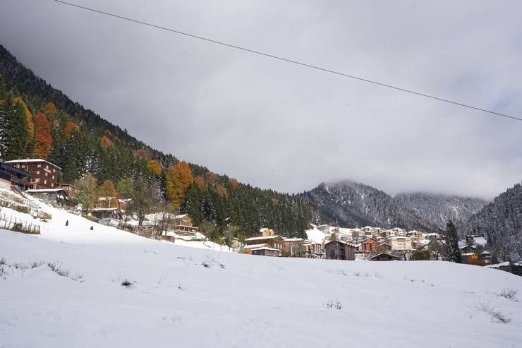 Ayder'de sonbahar kış ile birleşti, manzara mest etti 1