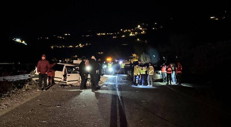 Rize'de zincirleme trafik kazası 2 ölü, 9 yaralı 15