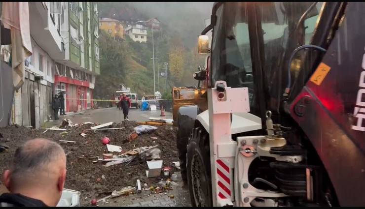 Rize'de heyelan 1 ölü, 3 yaralı 14