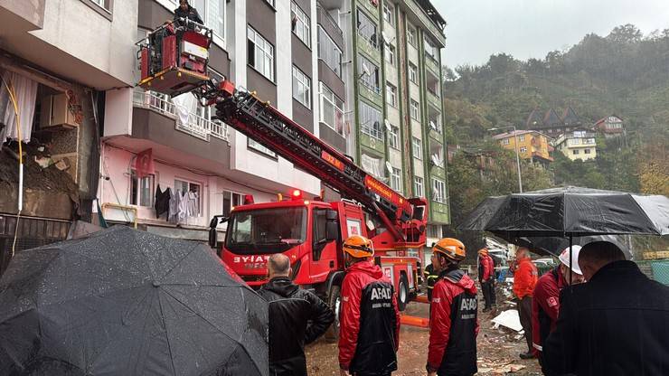 Rize'de heyelan 1 ölü, 3 yaralı 21